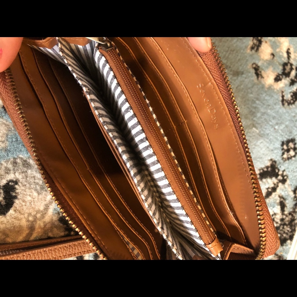 Seven days wallet